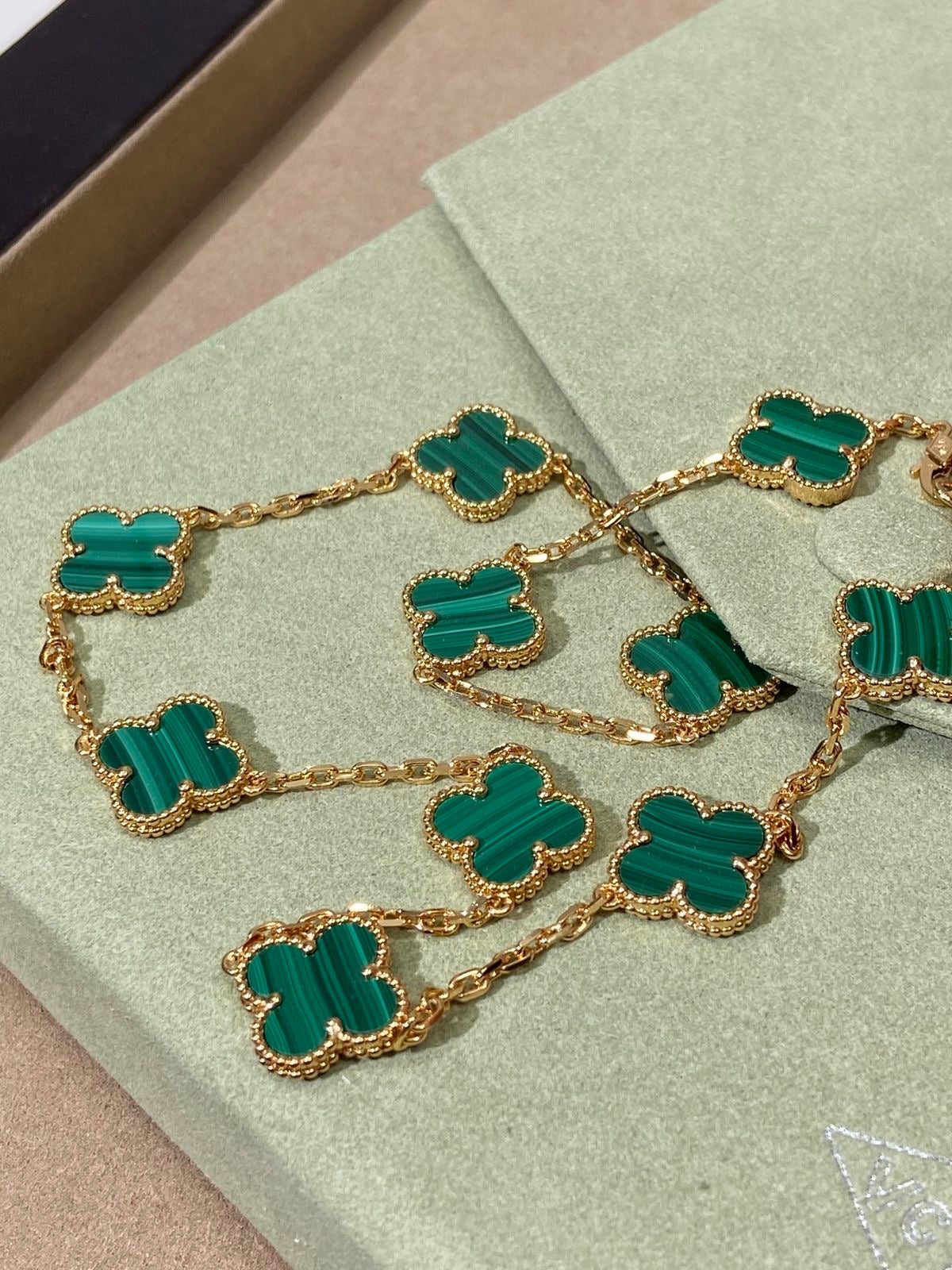 Premium Clover Necklace 10 flowers