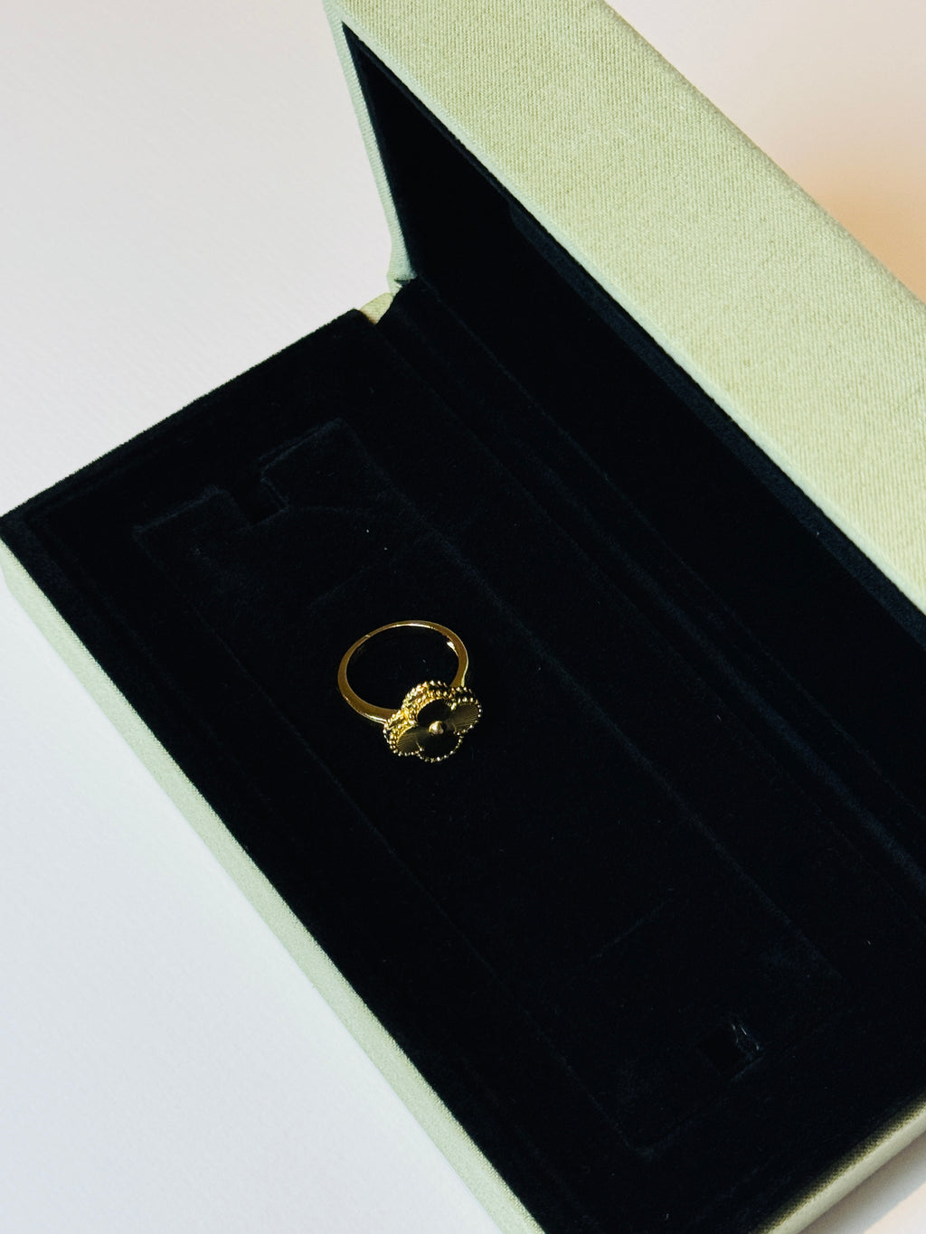 Premium
 Clover Ring - Premium Quality
