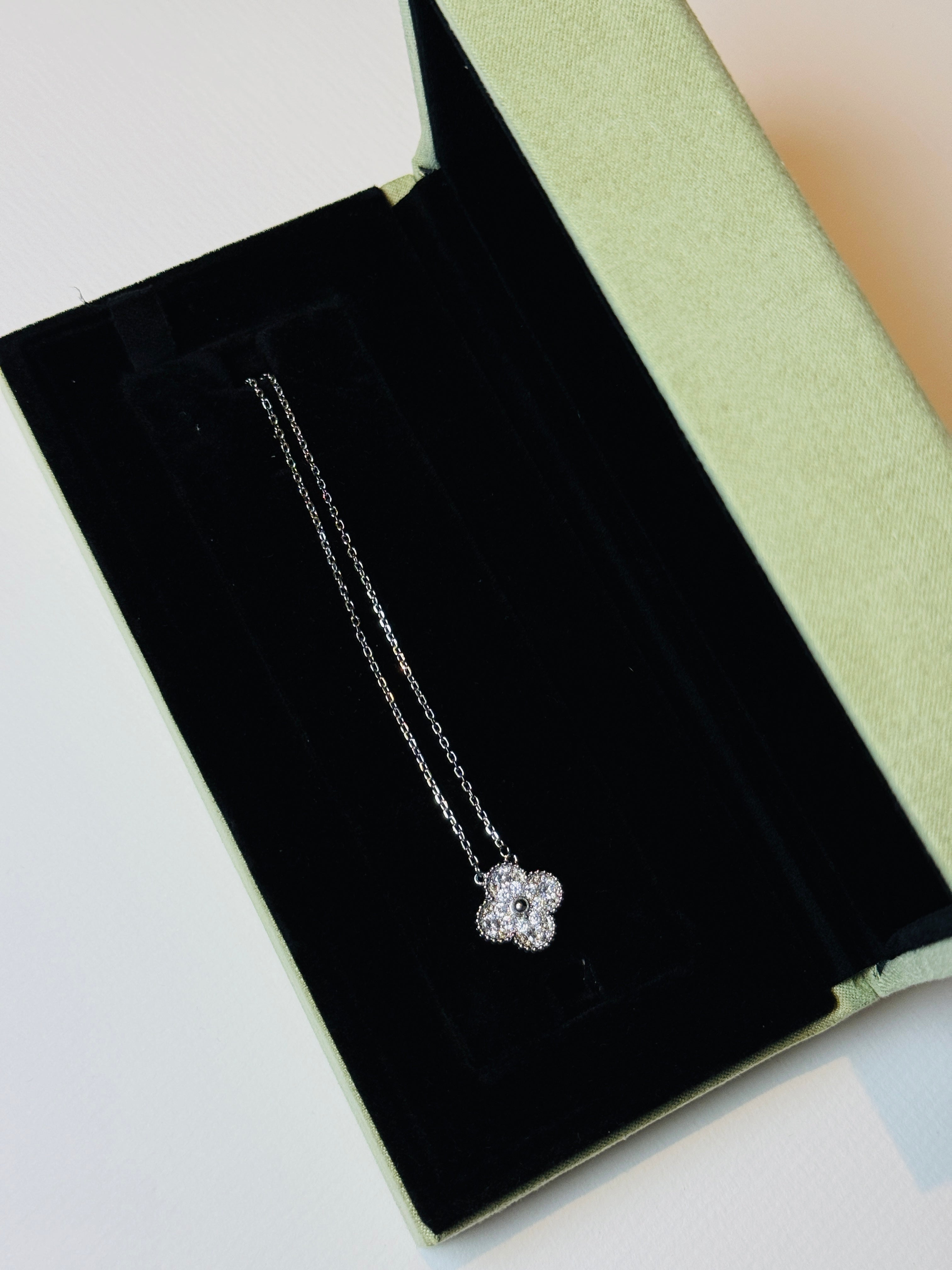 Luxury Single Clover Necklace
