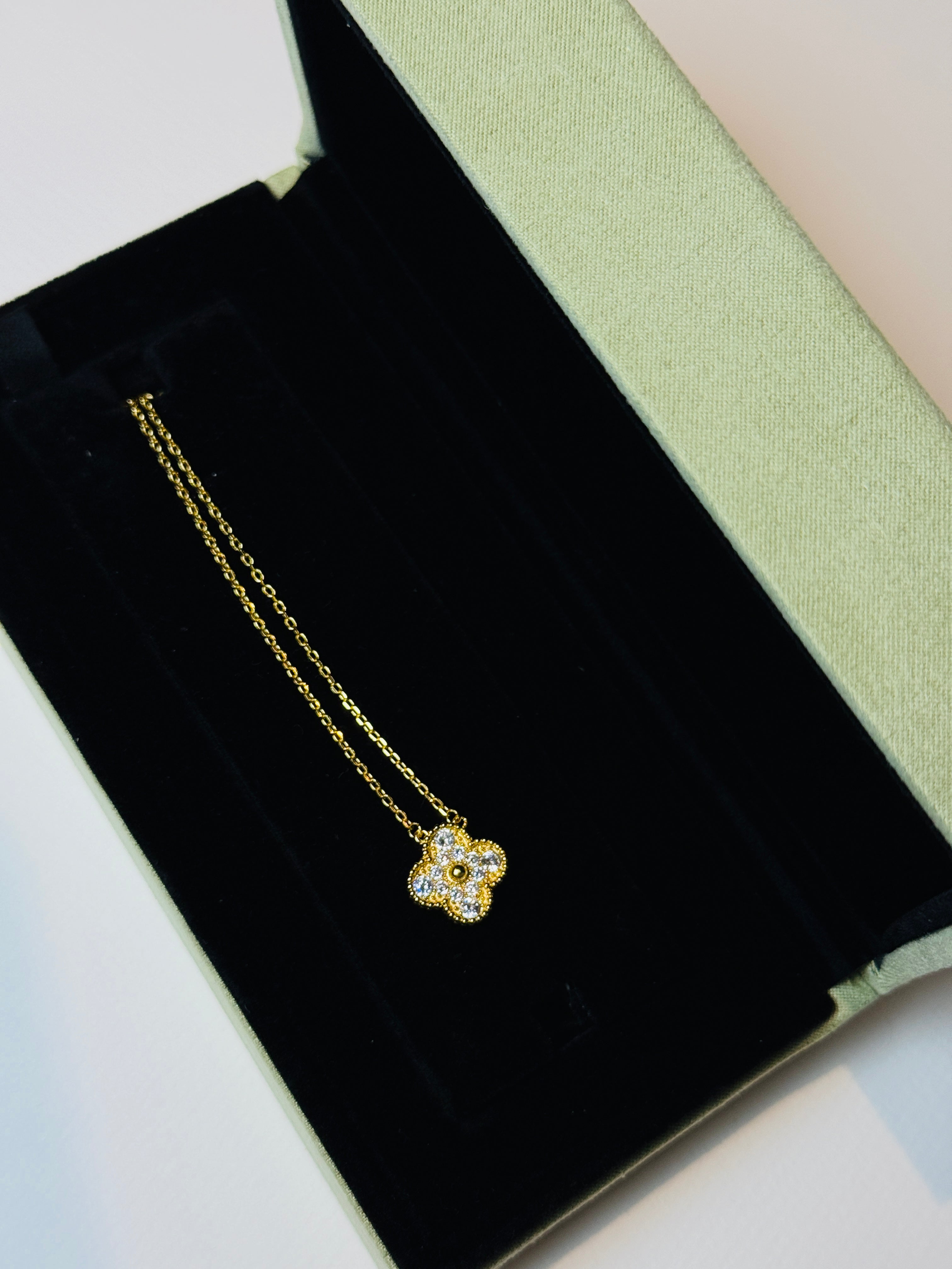 Luxury Single Clover Necklace