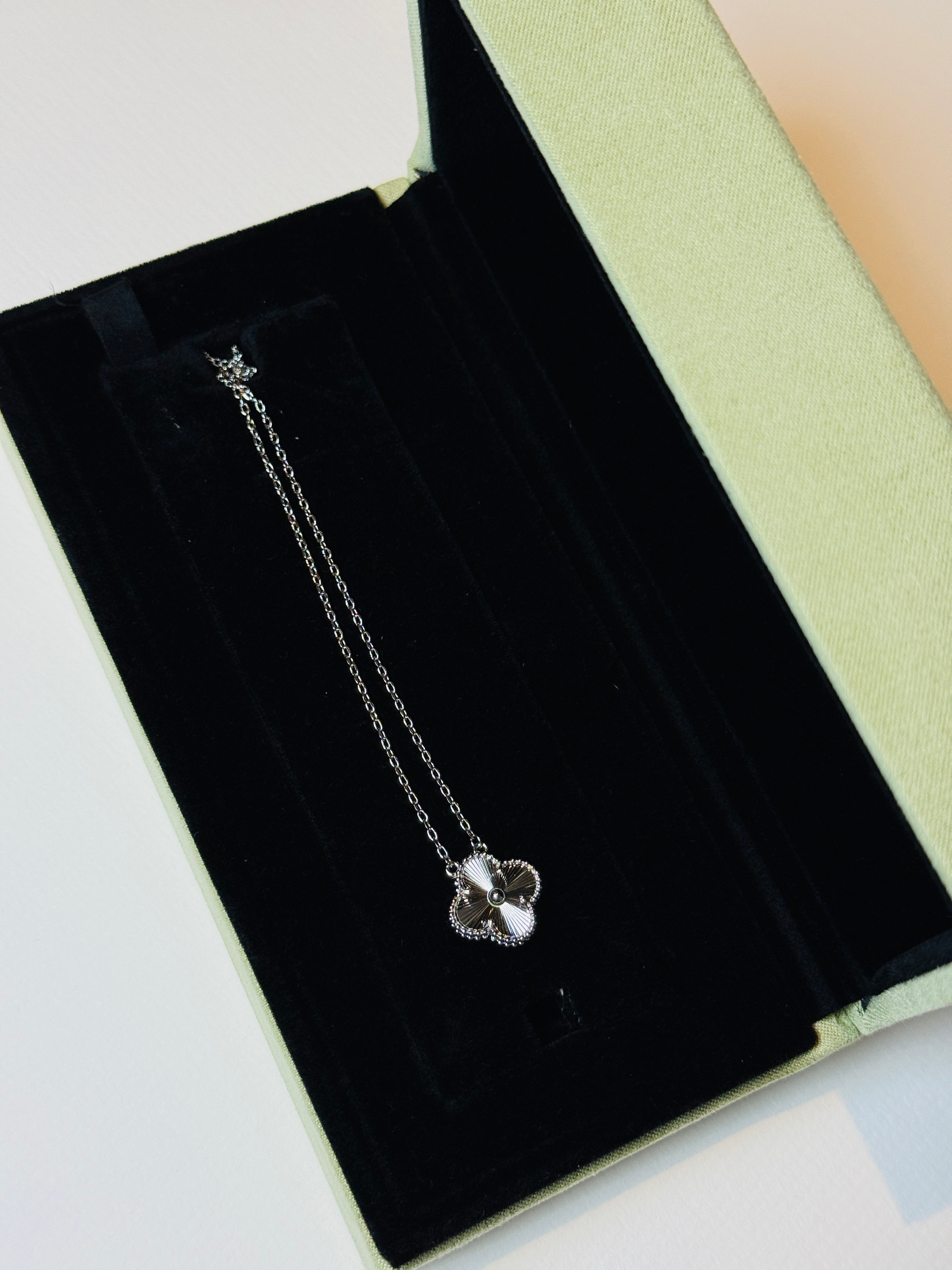 Luxury Single Clover Necklace