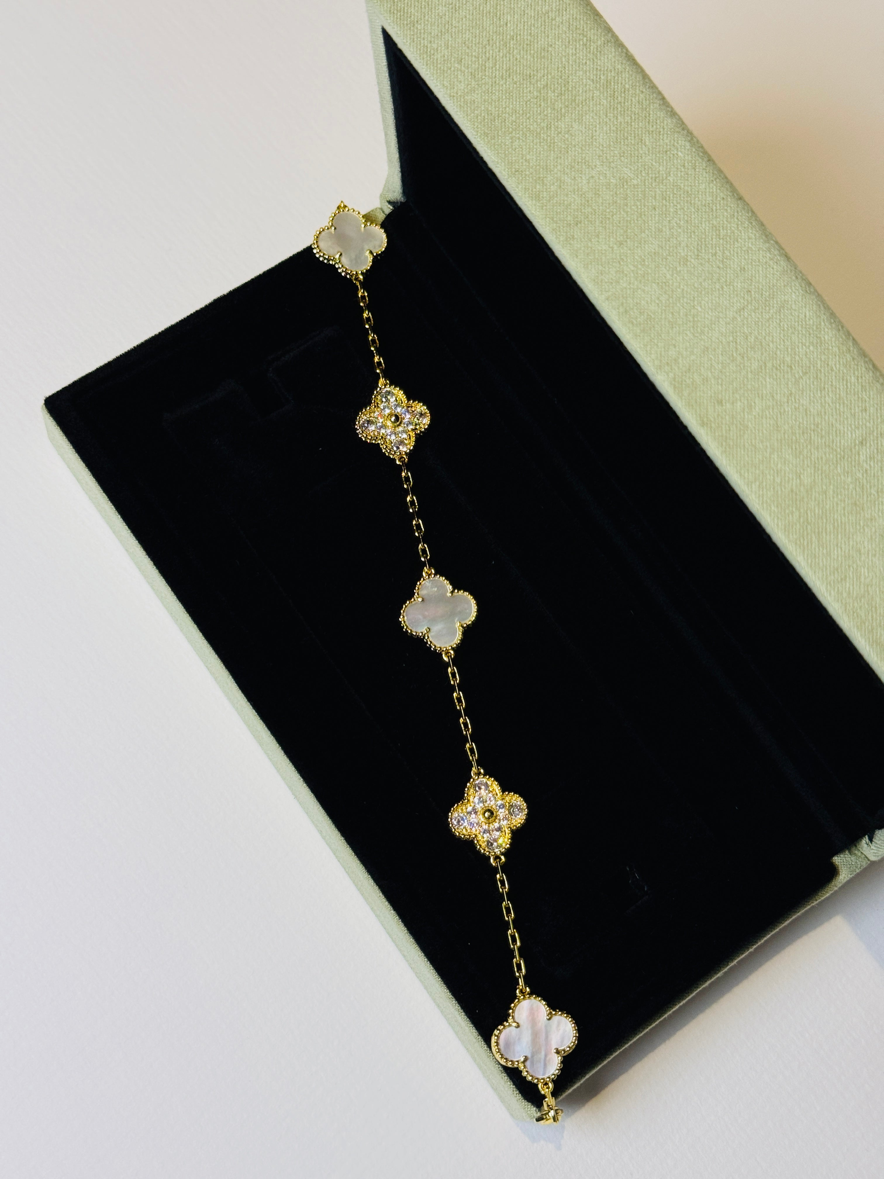 Premium Clover Bracelet | Premium
-Quality