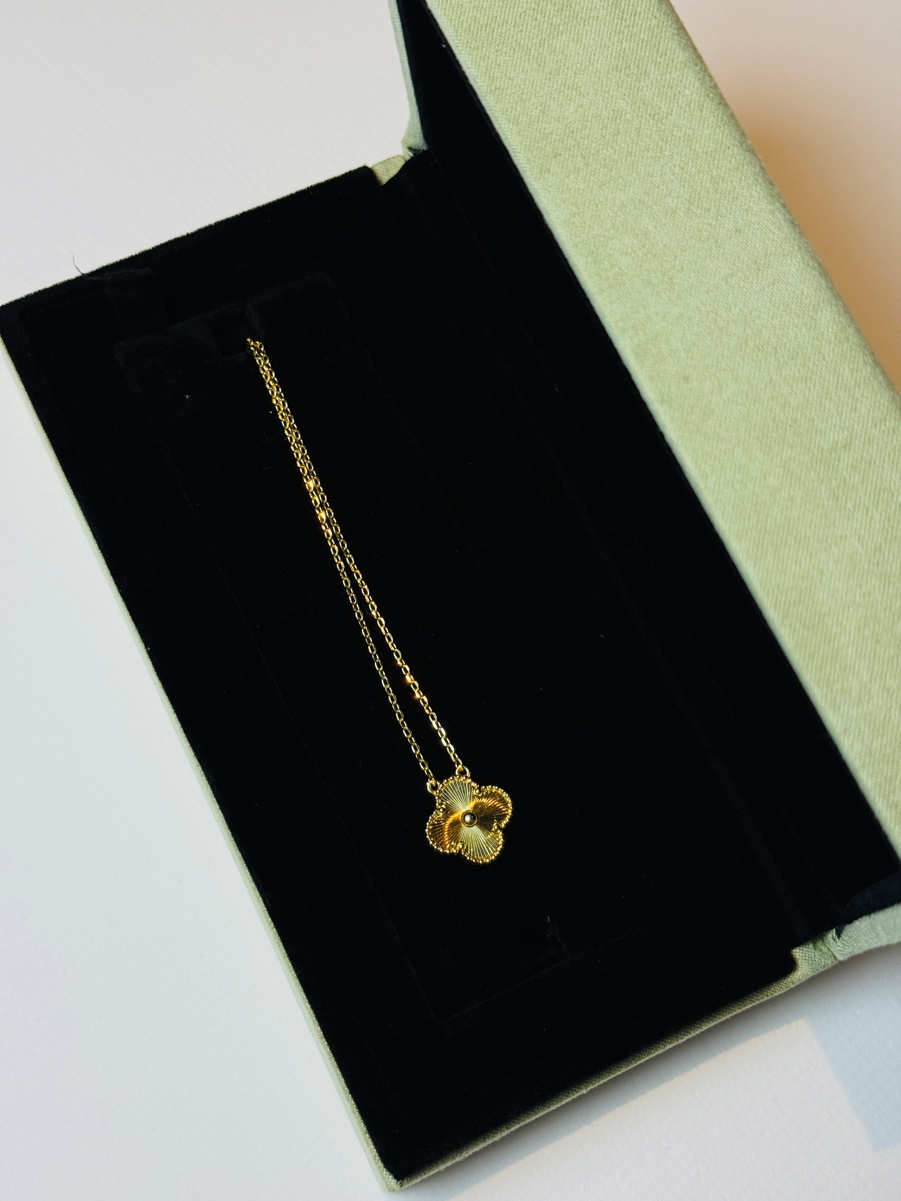 Luxury Single Clover Necklace