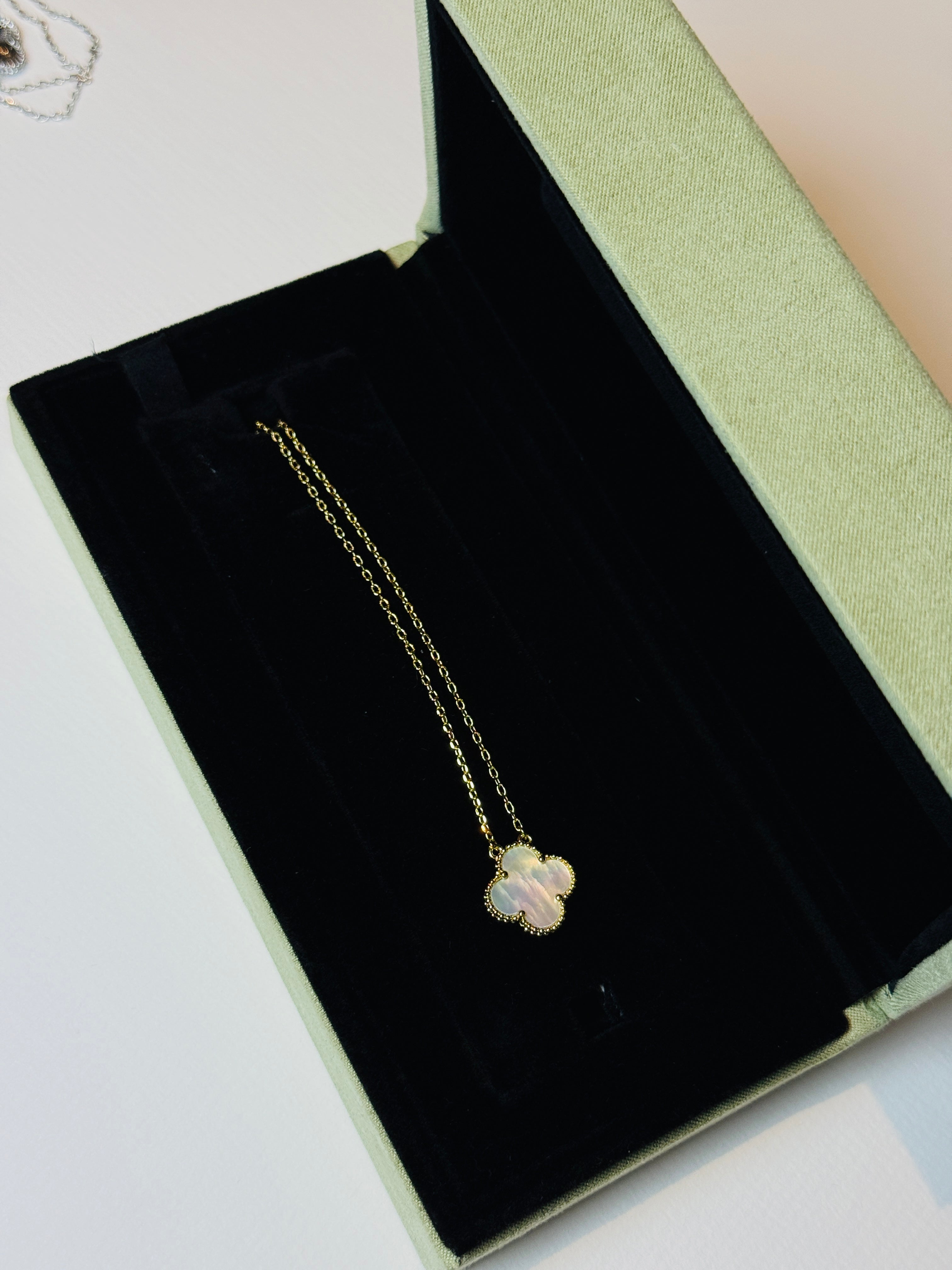 Luxury Single Clover Necklace