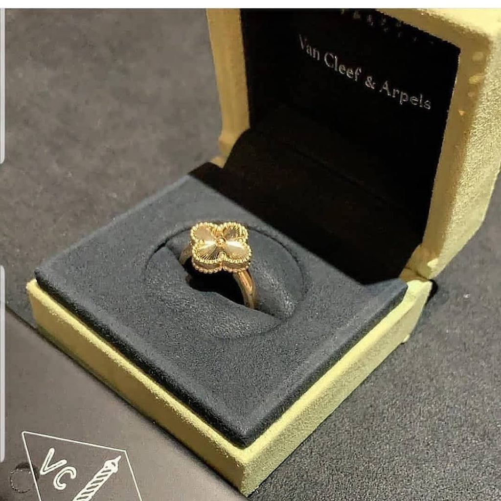 Premium
 Clover Ring - Premium Quality
