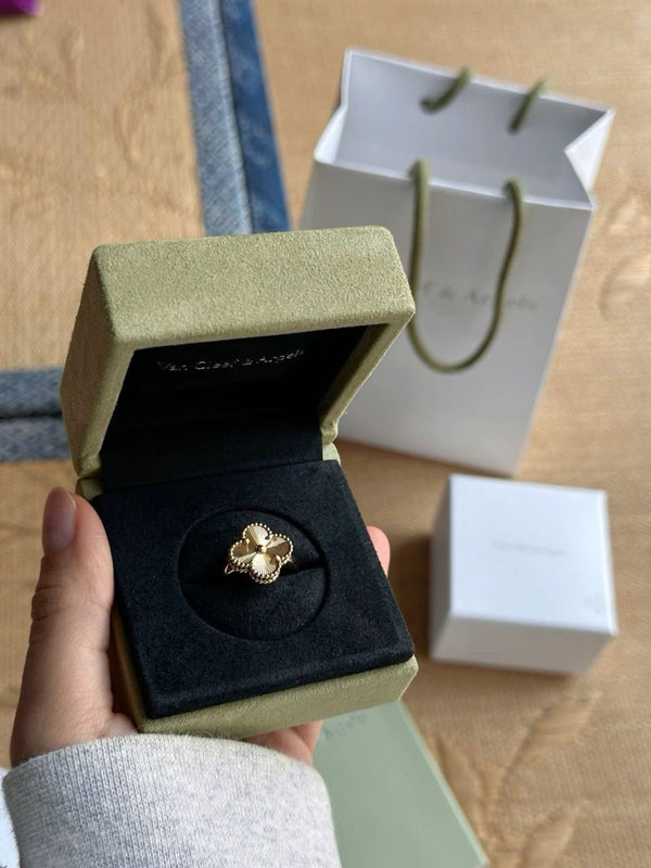 Premium
 Clover Ring - Premium Quality